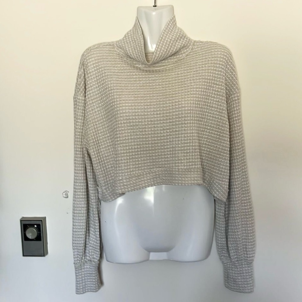 Free People Top Size XS Thermal Cropped Beige Pullover MockNeck Thumbholes Shirt